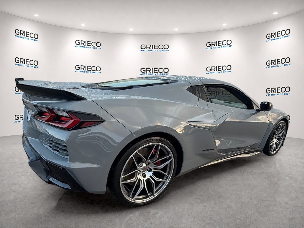 Used 2024 Chevrolet Corvette Z06 RWD image 7