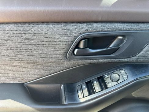 Used 2023 Nissan Rogue S FWD image 14