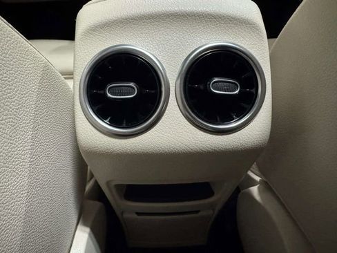 Used 2022 Mercedes-Benz GLB 250 4MATIC w/ Premium Package Lite image 19