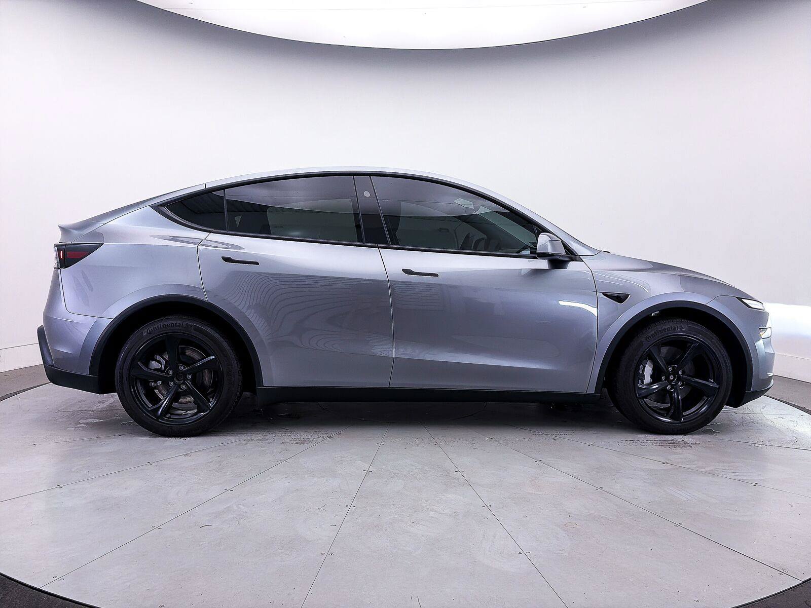 Used 2026 Tesla Model Y AWD image 39