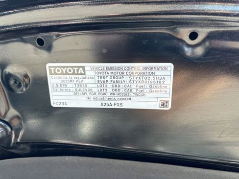 Used 2025 Toyota Sienna XLE w/ XLE Plus Package image 21