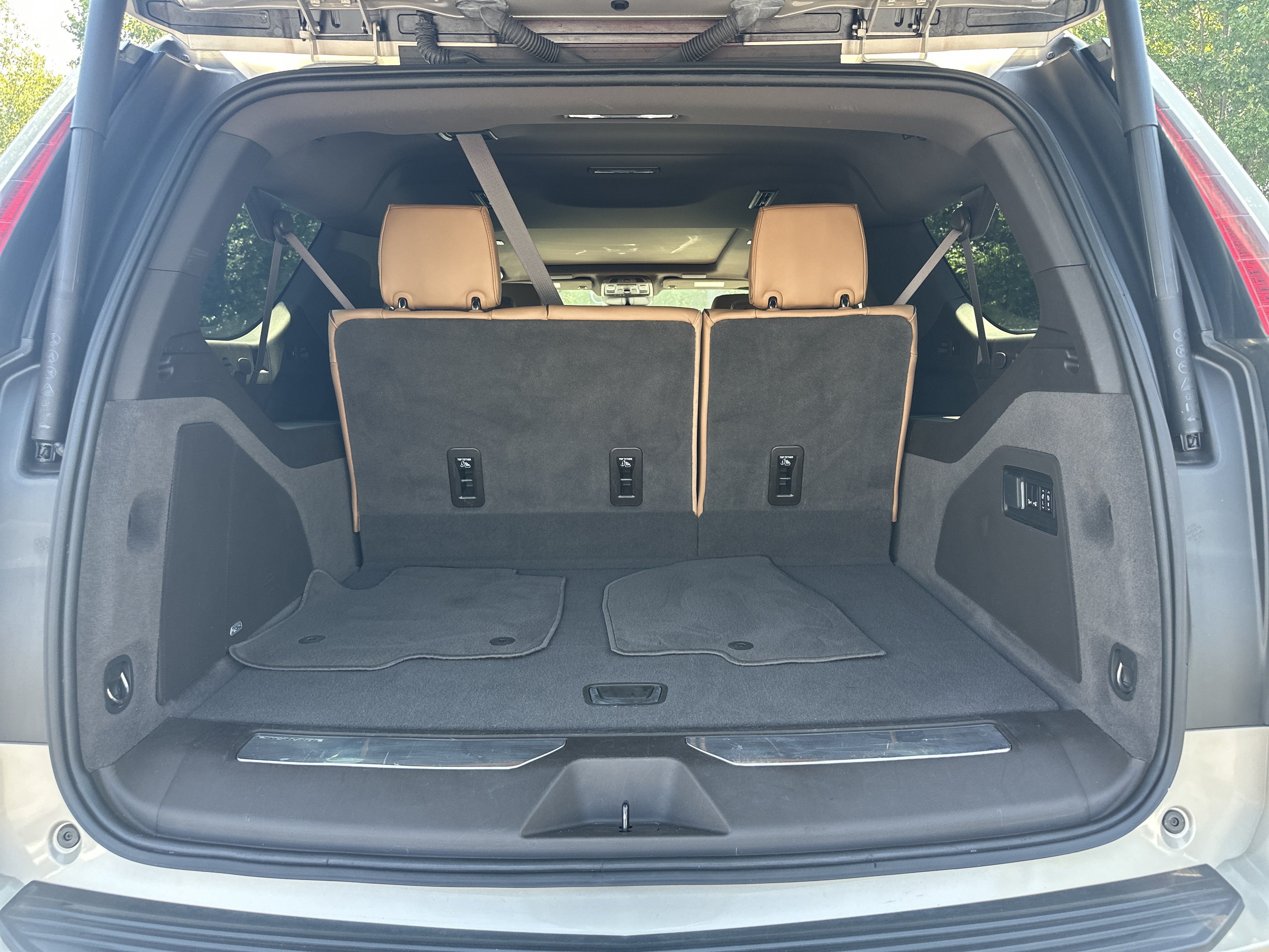 Used 2022 Cadillac Escalade ESV Premium Luxury AWD/4WD image 22
