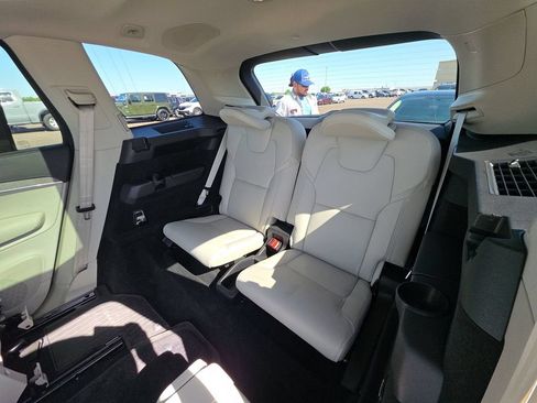 Used 2024 Volvo XC90 B6 Ultimate w/ Protection Package Premier AWD/4WD image 5