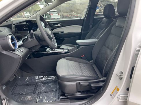 Used 2025 Chevrolet Trax LT image 21