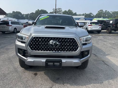 Used 2018 Toyota Tacoma TRD Sport AWD/4WD image 5