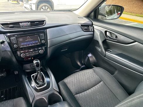 Used 2018 Nissan Rogue SV FWD image 20