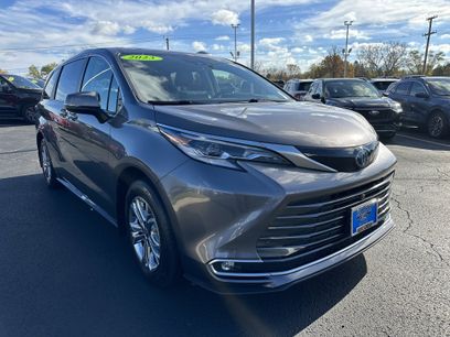 Used 2023 Toyota Sienna Platinum