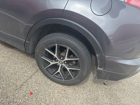 Used 2017 Toyota RAV4 SE image 7