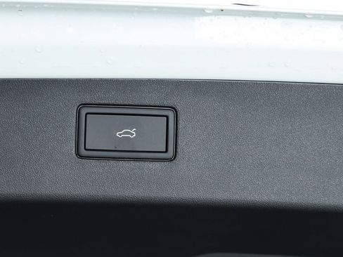 New 2026 Volkswagen Tiguan SE R-Line image 30