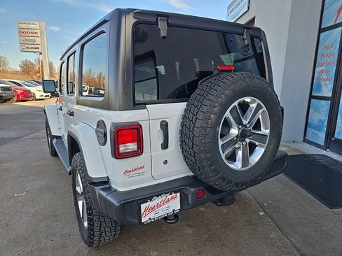 Used 2018 Jeep Wrangler Unlimited Sahara image 8