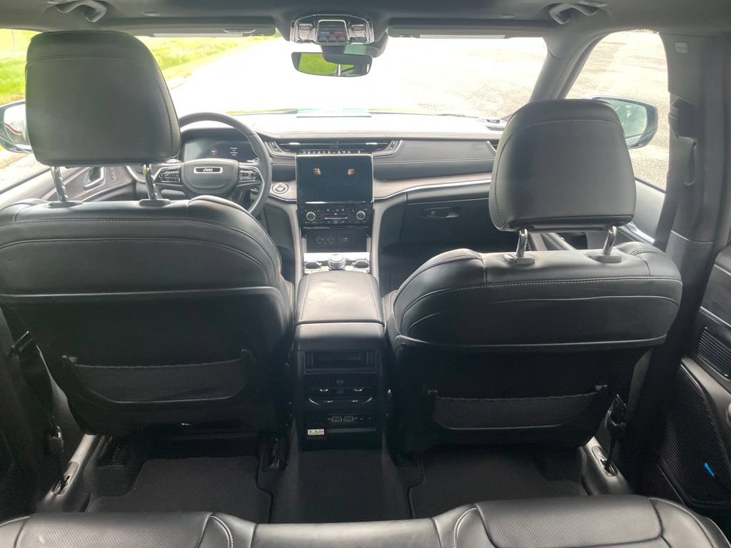 Used 2023 Jeep Grand Cherokee Overland AWD/4WD image 15