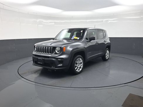 Used 2023 Jeep Renegade Latitude AWD/4WD image 7