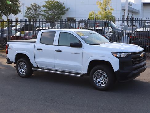 Used 2026 Chevrolet Colorado W/T w/ Advanced Trailering Package AWD/4WD image 2