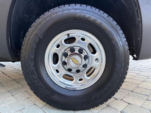 Used 2005 Chevrolet Avalanche 2500 w/ Preferred Equipment Group image 50