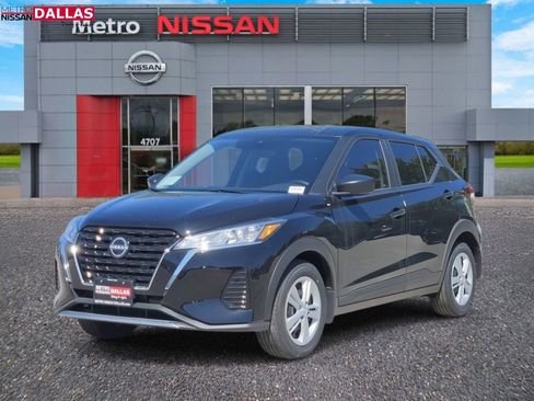 New 2025 Nissan Kicks Play S image 2