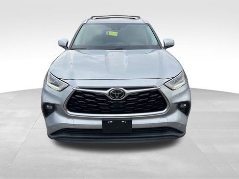 Used 2021 Toyota Highlander Limited image 3