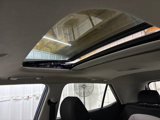 Used 2022 Hyundai Venue SEL FWD image 23