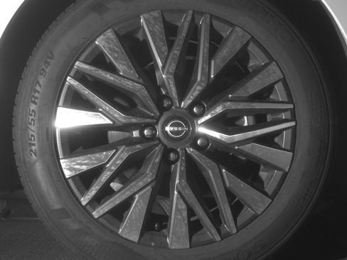 Used 2025 Nissan Altima 2.5 SV image 13