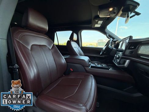 Used 2024 Ford Expedition Limited image 27