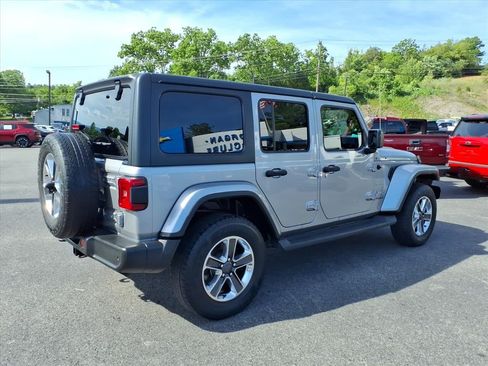 Used 2019 Jeep Wrangler Unlimited Sahara w/ Dual Top Group AWD/4WD image 8