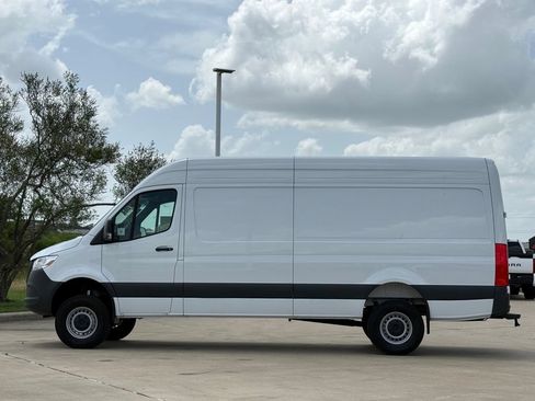 Used 2025 Mercedes-Benz Sprinter 2500 image 3