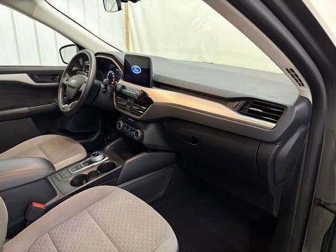 Used 2022 Ford Escape SE w/ SE Sport Appearance Package image 21