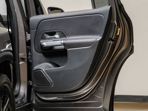 Used 2023 Mercedes-Benz GLB 250 w/ Premium Package image 46