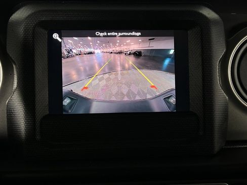 Certified 2023 Jeep Gladiator Willys image 18