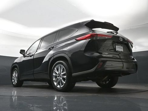 Used 2020 Toyota Highlander Limited FWD image 27