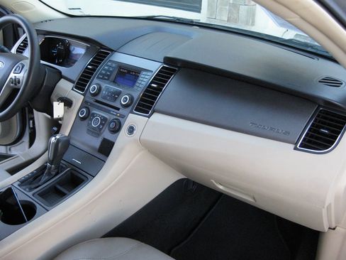 Used 2013 Ford Taurus SE image 34