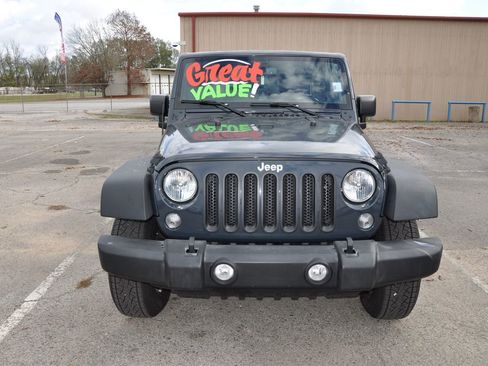 Used 2018 Jeep Wrangler Unlimited Sport S image 8