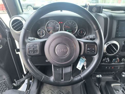 Used 2017 Jeep Wrangler Unlimited Rubicon w/ Connectivity Group AWD/4WD image 14
