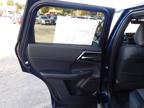 New 2025 Mitsubishi Outlander SE image 31