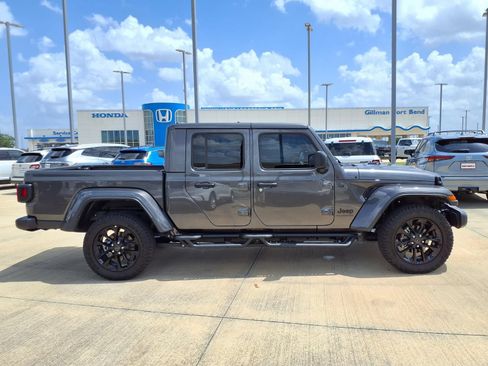 Used 2025 Jeep Gladiator Sport AWD/4WD image 8