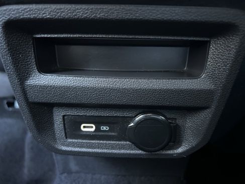 Used 2021 Volkswagen Tiguan SE image 20