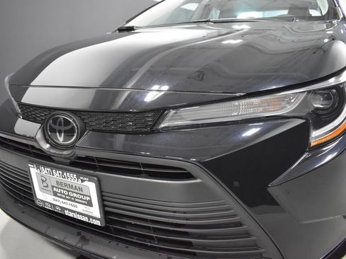 Used 2025 Toyota Corolla LE FWD image 11