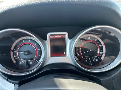 Used 2020 Dodge Journey SE FWD image 25
