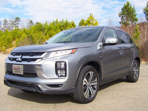 Used 2021 Mitsubishi Outlander Sport SE image 1