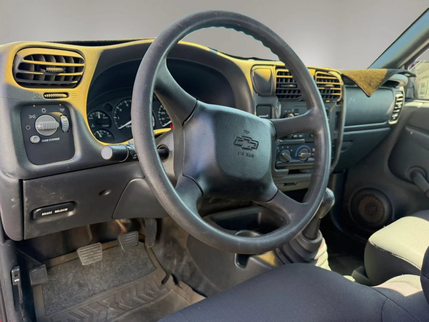 Used 2003 Chevrolet S10 Pickup 2WD Regular Cab image 11