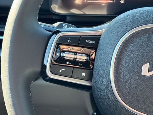 New 2026 Kia Carnival LXS image 17