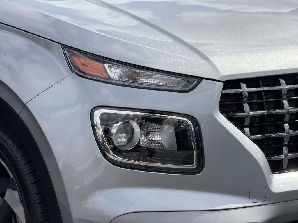 Certified 2024 Hyundai Venue SEL FWD image 10