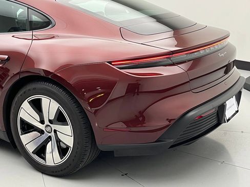 Used 2022 Porsche Taycan image 39