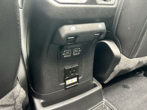 Used 2022 Jeep Wrangler Unlimited Sahara w/ Cold Weather Group image 33