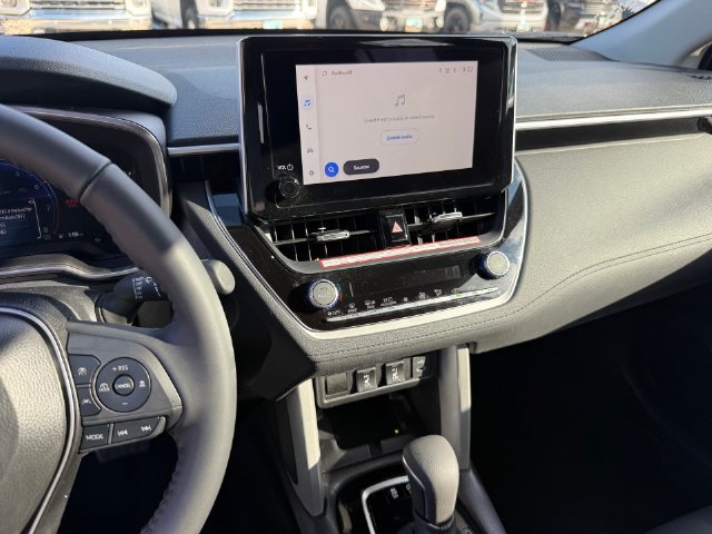 Used 2025 Toyota Corolla Cross XLE FWD image 19