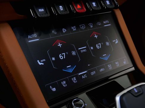 Used 2025 Lamborghini Urus SE AWD/4WD image 29