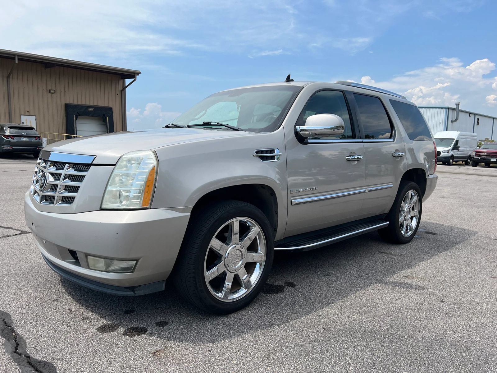 Used 2007 Cadillac Escalade AWD w/ Climate Package image 1
