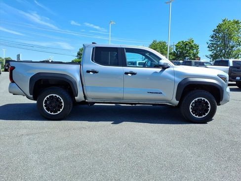Used 2024 Toyota Tacoma TRD Off-Road AWD/4WD image 3