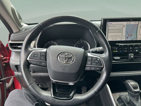 Used 2021 Toyota Highlander Limited FWD image 11