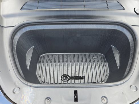 Used 2025 Tesla Model Y Long Range image 29