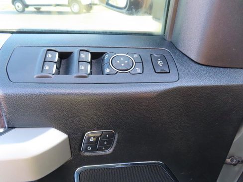 Used 2019 Ford F350 Lariat w/ Lariat Value Package image 27